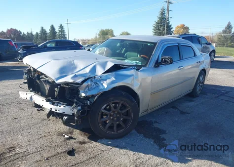 2010 Chrysler 300 Limited z USA, uszkodzony, nr VIN 2C3CA3CV7AH324440